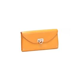 Salvatore Ferragamo-Salvatore Ferragamo Gancini Bar Flap Continental Wallet Portefeuille long en cuir en bon état-Jaune