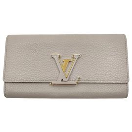 Louis Vuitton Louis Vuitton Capucines Geldbörse aus hellgrauem Leder Grau