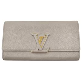 Louis Vuitton-Louis Vuitton Louis Vuitton Capucines wallet in light gray leather-Grey