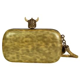 Alexander Mcqueen-Alexander McQueen Clutch aus grauem Lackleder mit Viking-Nieten und silbernem Totenkopfverschluss-Grau