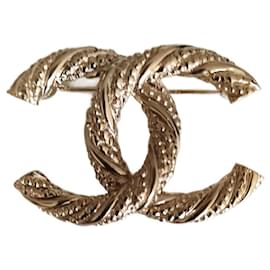 Chanel-Broche CC Chanel-Dourado