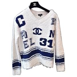 Chanel-Suéter icônico com logotipo Varsity Boucle-Azul,Bege,Creme