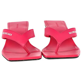 Balenciaga-Balenciaga Thong Square Toe Slide Sandals in Pink Leather -Pink