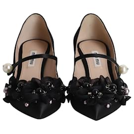 Miu Miu-Zapatos de tacón Mary Jane con adornos florales de Miu Miu en satén negro-Negro