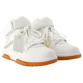 Off White-Tênis Out Of Office Mid Top - Off White - Couro - Branco-Bege