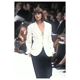 Chanel-Cru! Chanel e Karl Lagerfeld 98NO 1998 jaqueta CC logo botões cru-Bege