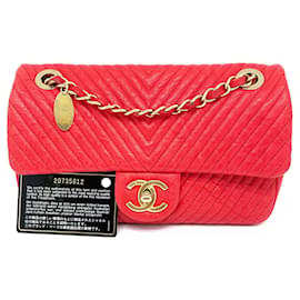 Chanel-Hermosa bolsa de Chanel 21 cm en cuero y estampado Chevron Rojo San Valentín.-Roja