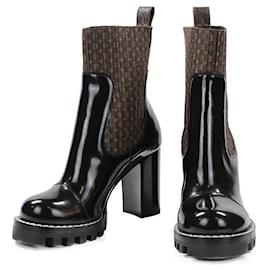 LOUIS VUITTON SIXTIES FLAT ANKLE BOOT SHOES 40 Patent leather ankle boots  Black ref.875292 - Joli Closet