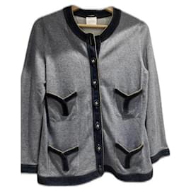 Chanel-Chaqueta-Gris