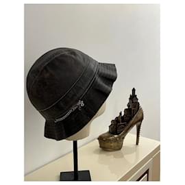 Christian Dior-Chapeau en cuir Dior Taille Anthracite 57 cm en cuir-Gris anthracite,Bijouterie argentée