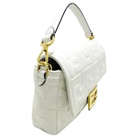 Fendi-Baguette Zucca en relief moyenne blanche Fendi-Blanc