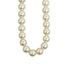 Tasaki-Classic Pearl Necklace-Silvery