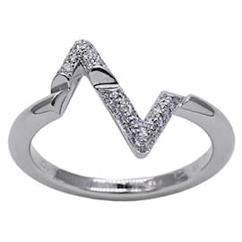 Louis Vuitton LV Volt Upside Down Ring, White Gold and Diamonds Grey. Size 50