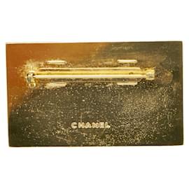 Chanel-Chanel-Dourado