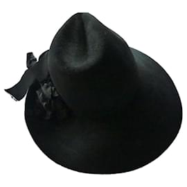 Gucci Asymmetric Rabbit Fur Hat Black Black