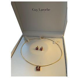 Guy Laroche enfeite de ouro 18 quilates de rubis e diamantes Dourado