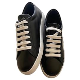 Prada-Prada leather low-top sneakers-Black