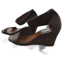 Chie Mihara Sandalen Haselnuss