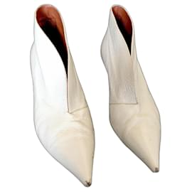 Céline-Céline Vintage Creme glossy leather boots with an opening in front and kitten heel-Eggshell