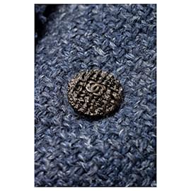 Chanel-Flauschige Tweed-Jacke mit CC-Knöpfen-Marineblau