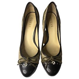 Escarpins monogrammés Guess Beige Marron foncé