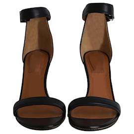 Givenchy-Givenchy Sandálias Nadia com tira no tornozelo em couro preto-Preto