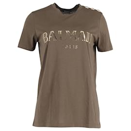 Balmain-Balmain Metallic-Logo-T-Shirt mit goldenen Schulterknöpfen aus khakifarbener Baumwolle-Grün,Khaki