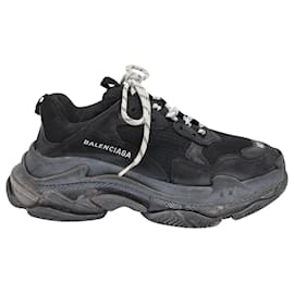 Balenciaga-Balenciaga Triple S Sneakers in Black Leather and Mesh-Black