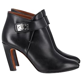 Givenchy-Givenchy Shark Lock Pointed-toe Ankle Boots in Black Leather-Black