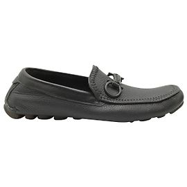 Salvatore Ferragamo Gancini Mocassins para dirigir em couro preto Preto