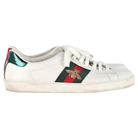 Gucci-Gucci Embroidered Bee Ace Sneakers in White Leather-White