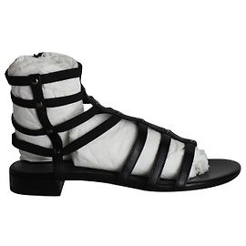 Stuart Weitzman Flat Gladiator Sandals in Black Leather Black