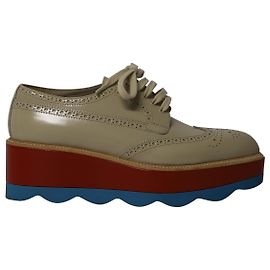 Prada Mocassins Brogue com plataforma em couro bege Multicor