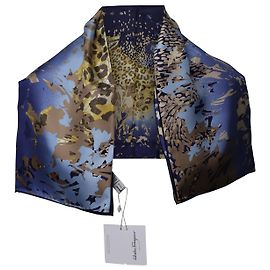 Salvatore Ferragamo Sciarpa Leopardata in Seta Blu Blu