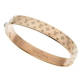 Other jewelry Louis Vuitton, resin bracelet with gold logo Golden  ref.1002653 - Joli Closet
