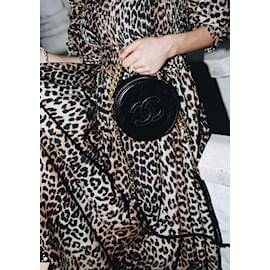 Chanel-Cor preta 2018 bolsa de ombro redonda de couro com ferragens douradas-Preto