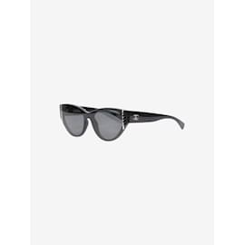 Chanel-Chanel Óculos de sol pretos com olho de gato-Preto