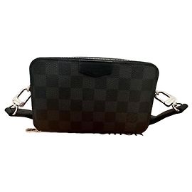 Bolso de hombre Louis Vuitton Alpha Wearable Monogram Gris