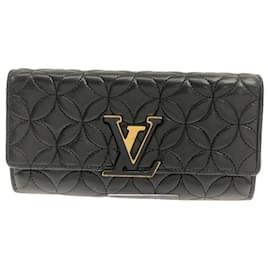 Louis Vuitton Capucines wallet in light gray leather Grey ref.958590 - Joli  Closet