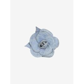 Chanel-Broche de flores de mezclilla azul-Azul