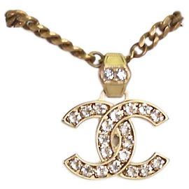 Chanel Collier CC en or fin orné de Diamante doré Doré