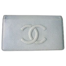 CHANEL Cartera larga de piel de caviar azul cielo Buen estado Azul claro