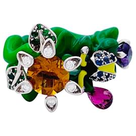 Dior-Anel DIOR, “Milly Carnívora”, laca, diamantes, pedras coloridas.-Outro