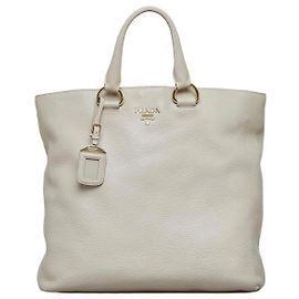 Prada Handtasche aus Leder Ecru Aus weiß