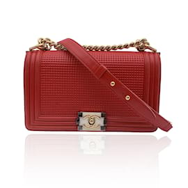 Chanel-Bolsa de ombro média para menino de couro com relevo vermelho cubo-Vermelho