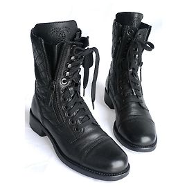 Chanel Schnürstiefel mit Staubbeuteln Schwarz