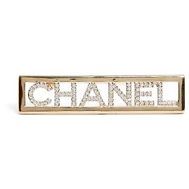 Broche Chanel em metal dourado com strass brancos Dourado