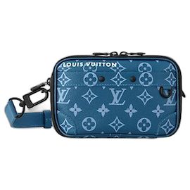 Louis Vuitton LV Alpha Nano Messenger Blau