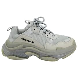 Balenciaga-Balenciaga Triple S Clear Sole Sneakers in Grey Polyester-Grey