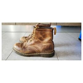 Dr. Martens-Boots-Brown